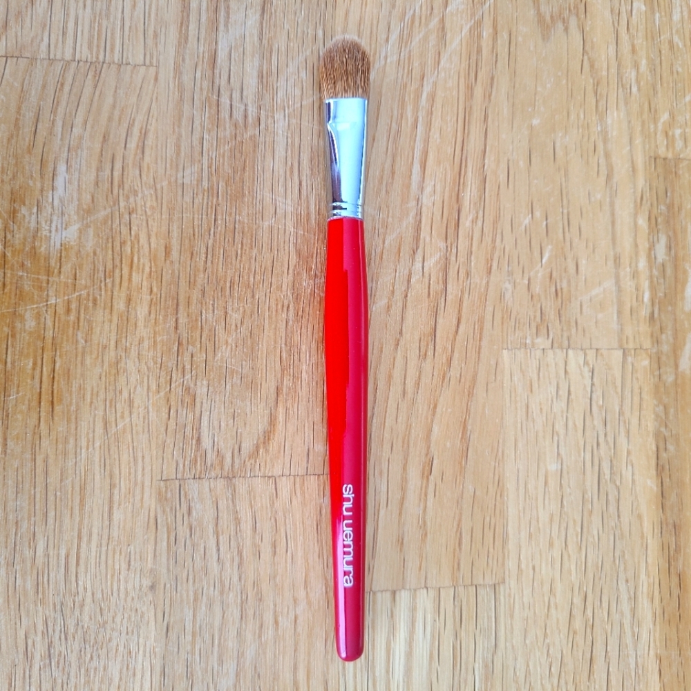 Shu Uemura #10 short handle brush